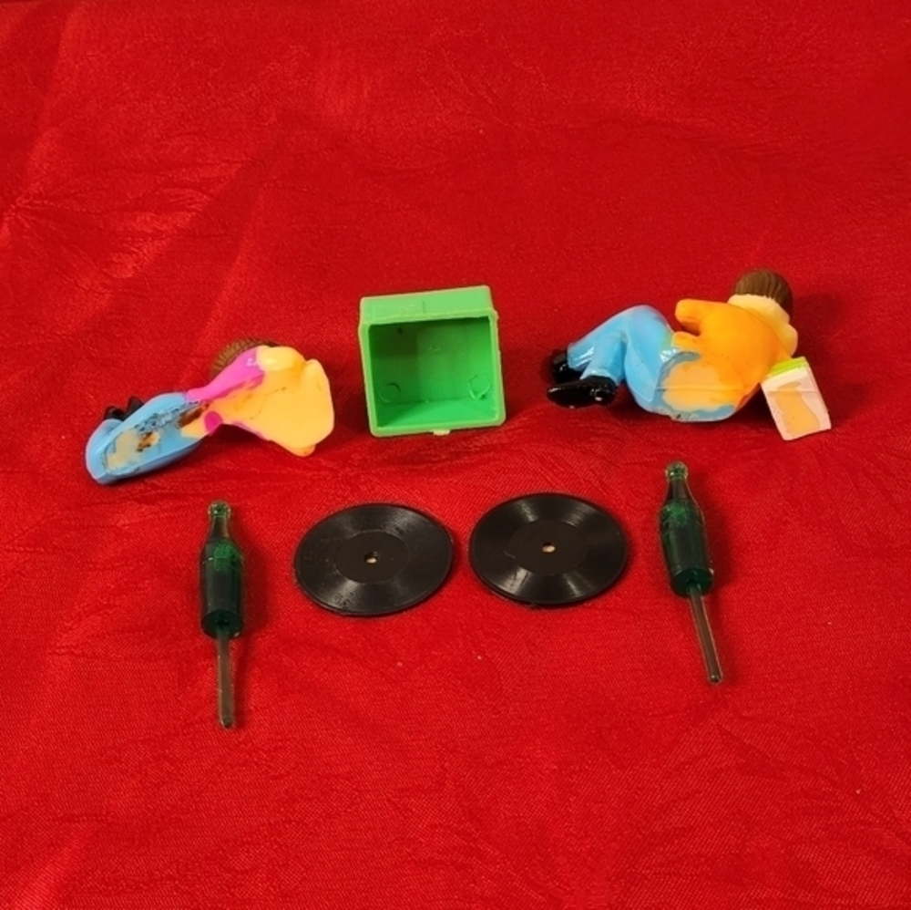 Vintage Wilton Cake Topper Lot Retro Teenager Girl/Boy on phone set‎ of 7 - Picture 4 of 13